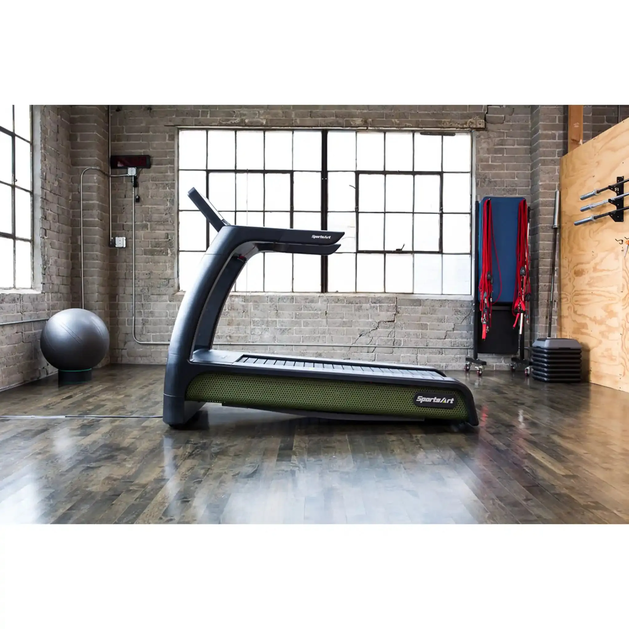 SportsArt G690 Verde Status Eco-Power Treadmill