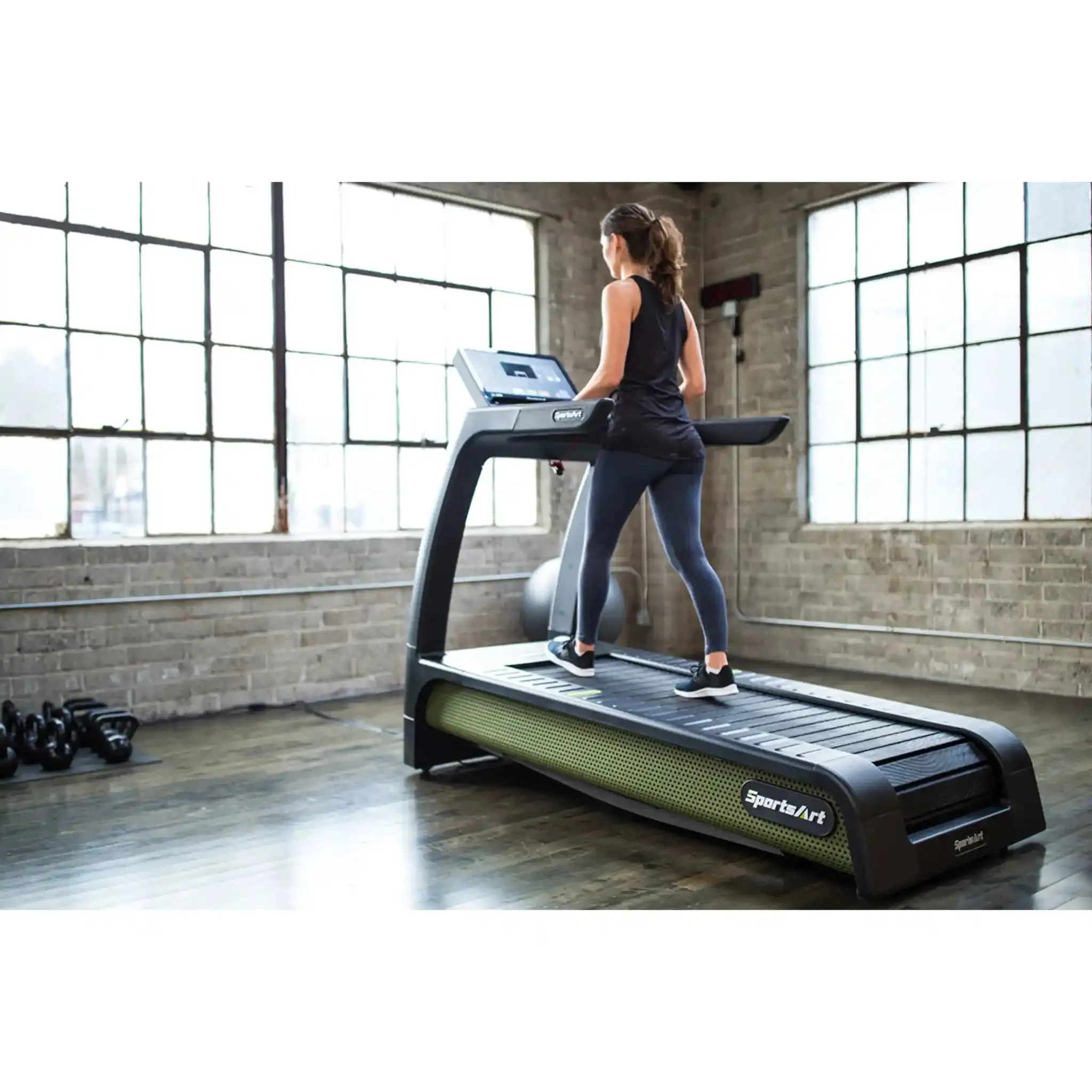 SportsArt G690 Verde Status Eco-Power Treadmill